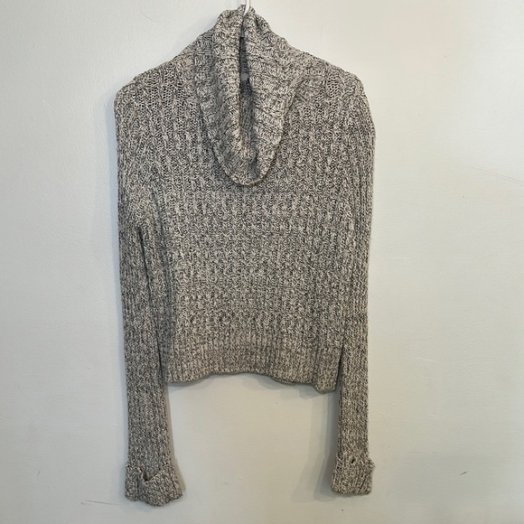 Free People Marled Twisted Cable Cropped Turtleneck Sweater Size Medium - Picture 2 of 8
